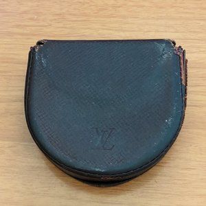 Louis Vuitton Taiga Coin Purse💥PRICE DROP💥